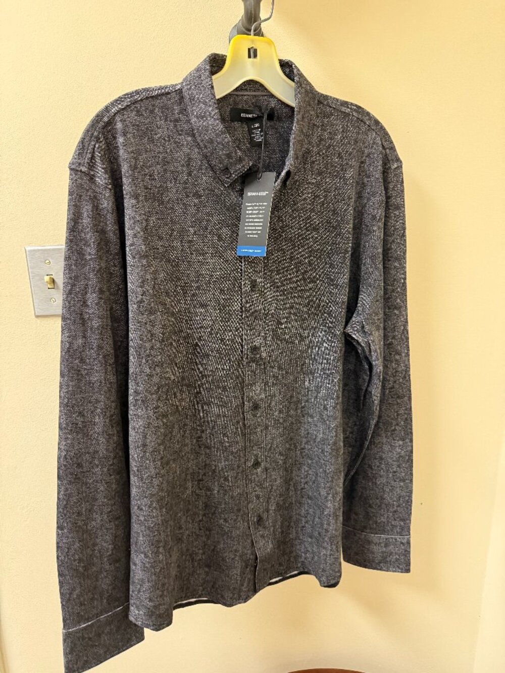 Kenneth Cole Techni-Cole Men’s Button Up Shirt NWT Large
